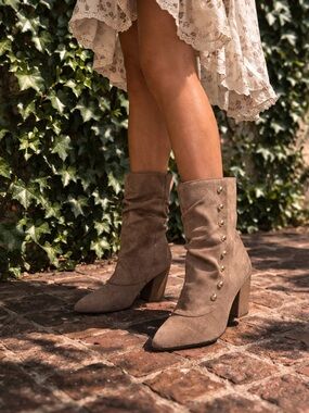BELLA VITA Gillian Microsuede Taupe Heeled Ankle Boots, 10M